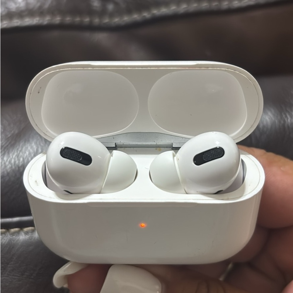 Apple AirPods Pro 1st generation with Charging Case